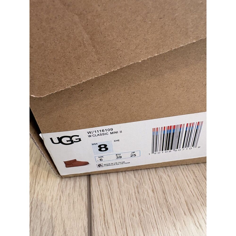 UGG Women’s Classic Mini II Boots Chestnut Size 8 New in Box